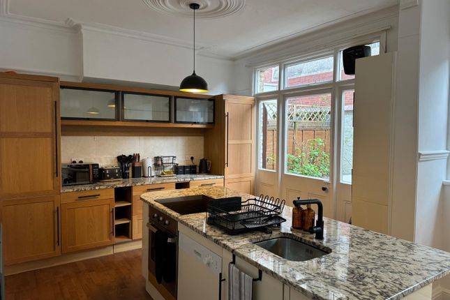 17, Merton Avenue, London photo 3
