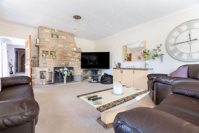 40 Grove Road, Lowestoft photo 4