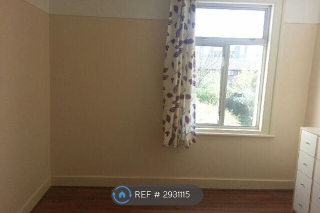 Waddon Park Avenue, London photo 4