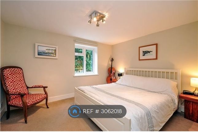 Flat  The Chateau  North Street, Carshalton photo 4