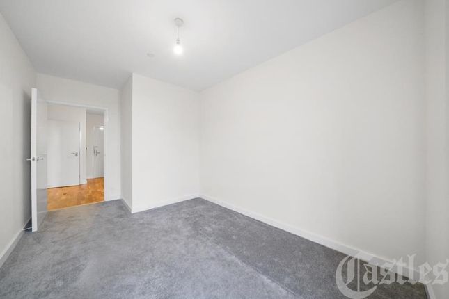 Flat to rent in Altitude Point, Hornsey