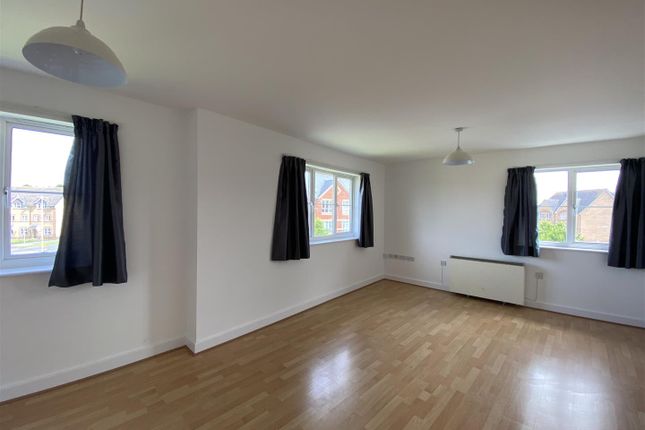 Flat to rent in Peter Candler Way, Kennington, Ashford