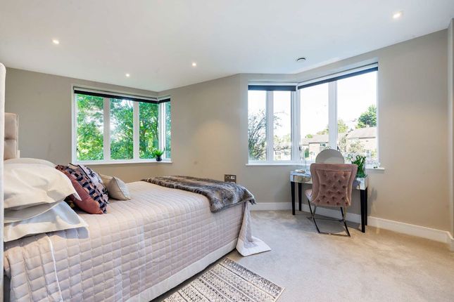 Flat 6, Bishops Wood Court, 29, Aylmer Road, London photo 4