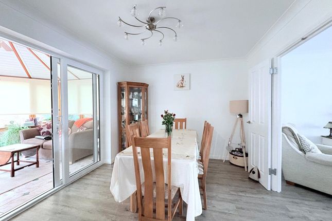 9, Popham Close, Highbridge photo 3