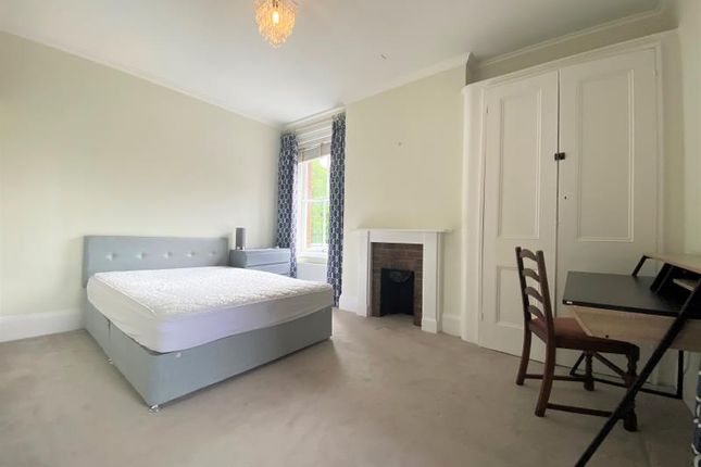5, Deerstead House, Woking photo 4