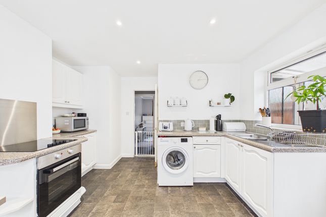 278 Rutland Avenue, High Wycombe photo 4