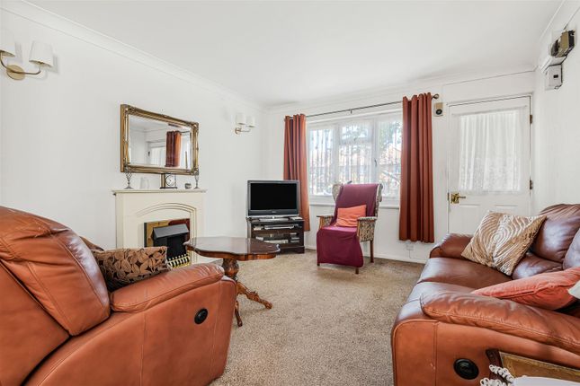 Flat 1, Riverside Court, North Chingford photo 2