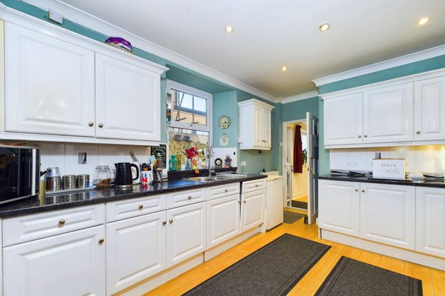 20 Bampfylde Road, Torquay photo 2