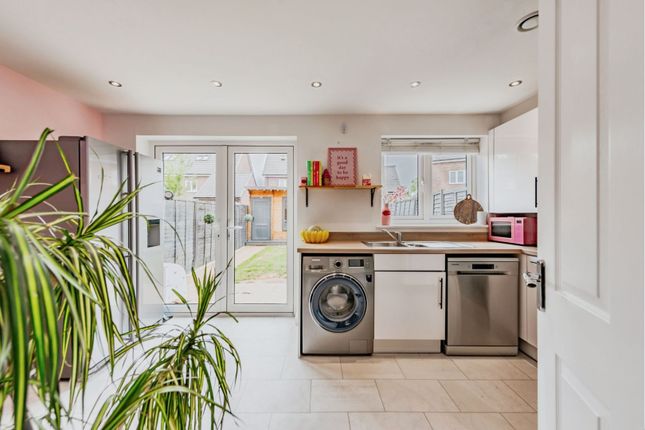 6, Emerald Road, Crawley photo 4