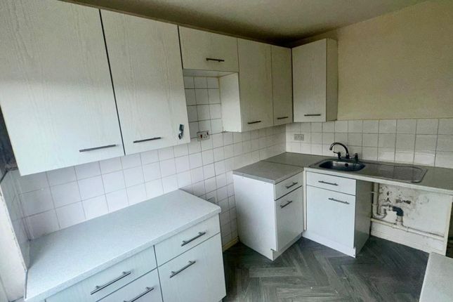 flat 56D, firthcliffe road, liversedge photo 4