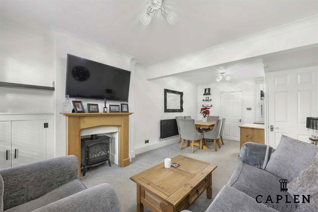 9, Old Savills Cottages, Chigwell photo 2