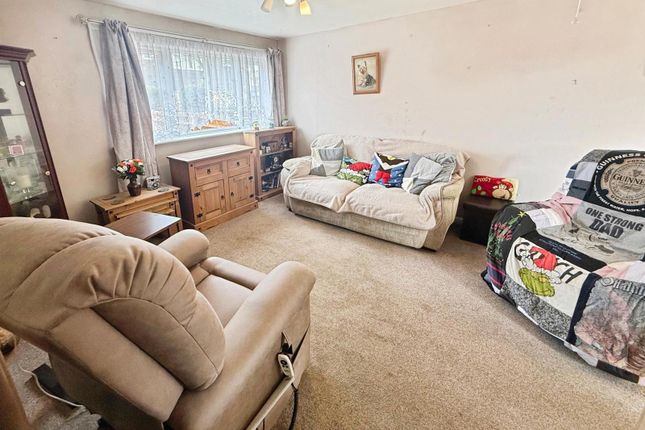 43, Blenheim Drive, Oxfordshire photo 3