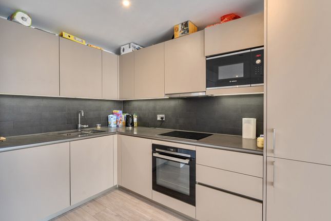 7 Chatteris Way, London photo 3