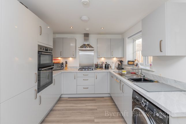14, Sparrowhawk Close, Great Yarmouth photo 4