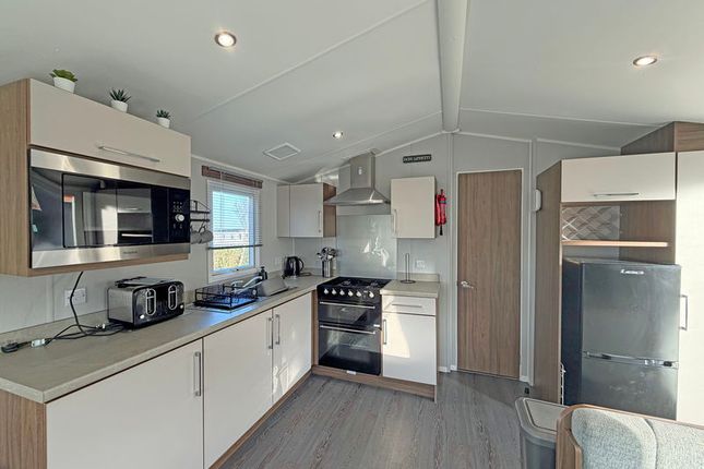 12, Glastonbury Way, Watchet photo 4