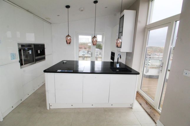Flat 14, 1 Sambroke Square, Barnet photo 4