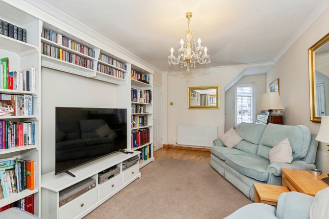 42, Courtlands, Berkshire photo 3