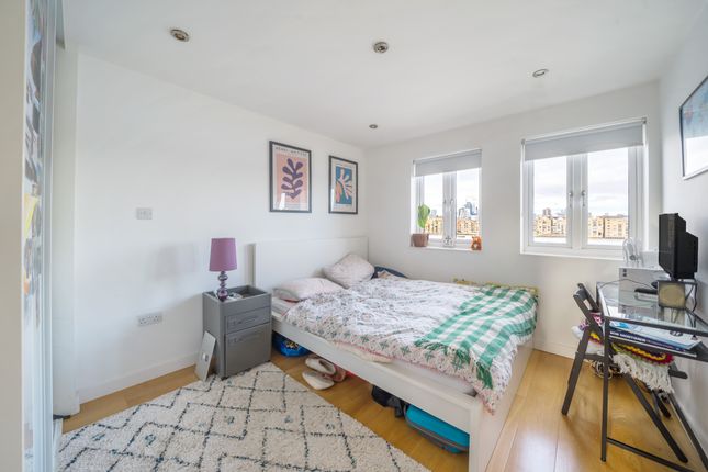 Terraced house to rent in Rotherhithe Street, London