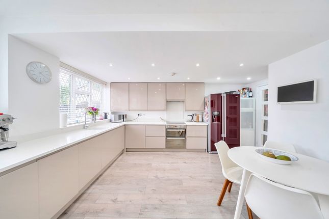 4, Howard Close, Bushey photo 2