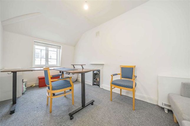 Flat 6, 29-31, Craven Road, London photo 2