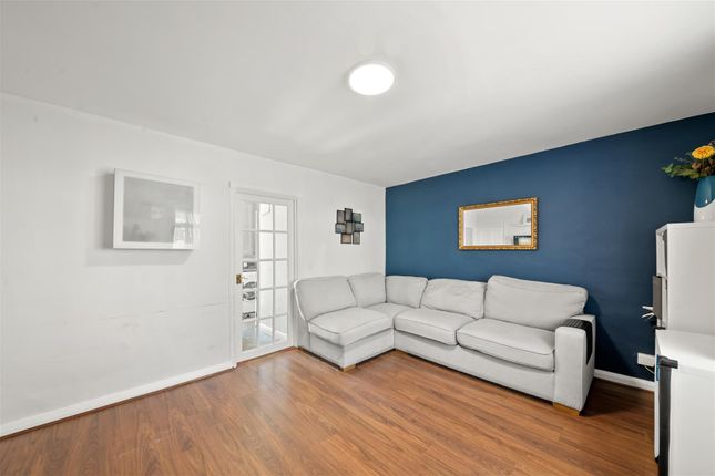 51, Wescott Way, Uxbridge photo 4
