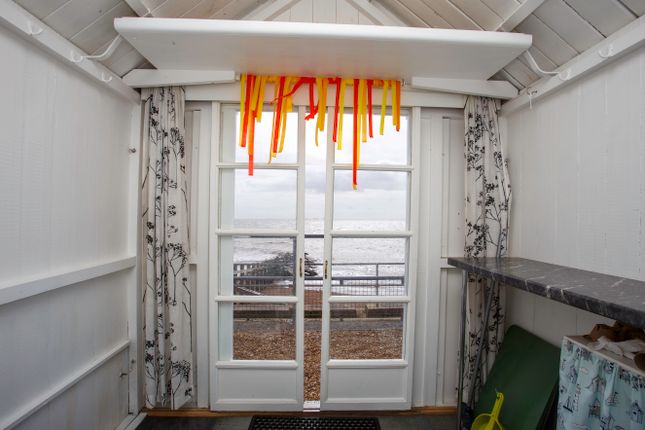 25, Beach Hut 25, Golf Road, Felixstowe photo 2