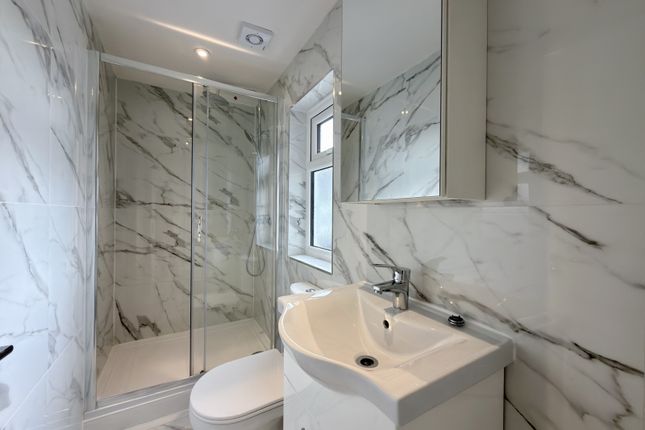 F4, 32, Gambole Road, Tooting, London photo 5