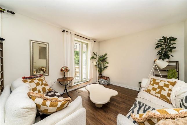 21, Lawn Terrace, London photo 4