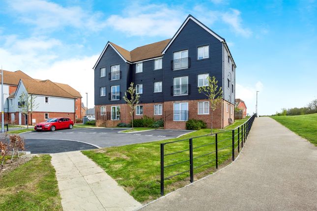 Thumbnail Flat for sale in Clay Vale, Faygate, Horsham