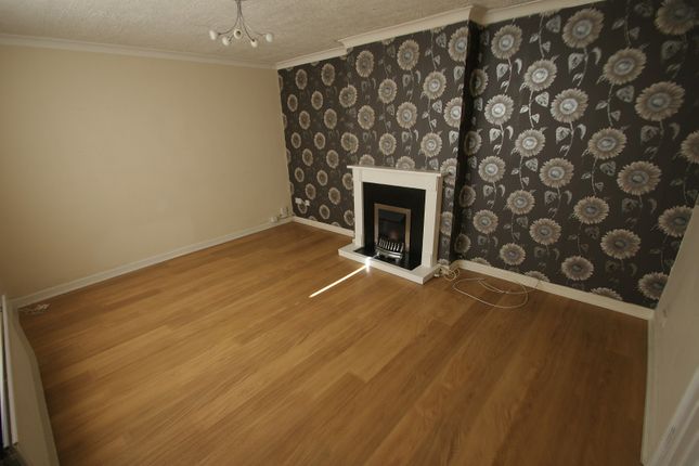 Terraced house to rent in The Boulevard, Great Sutton, Ellesmere Port, Cheshire.