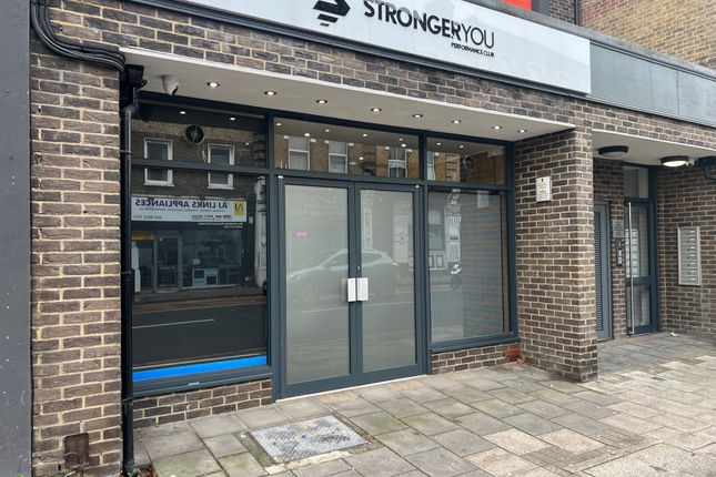 Retail premises to let in Trafalgar Road, London