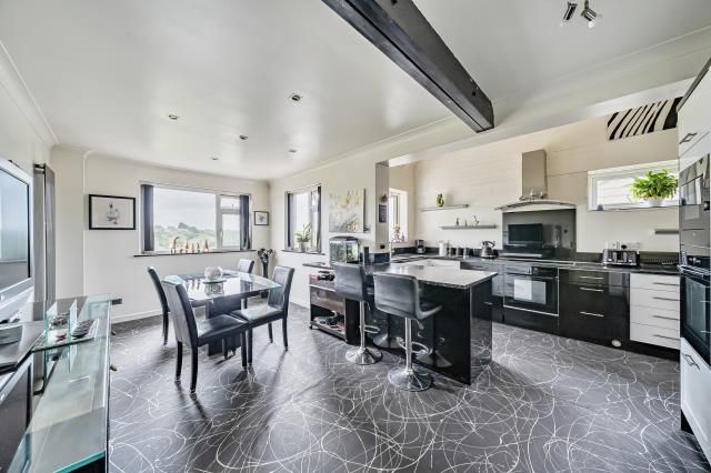 Crawley Road, Witney photo 3