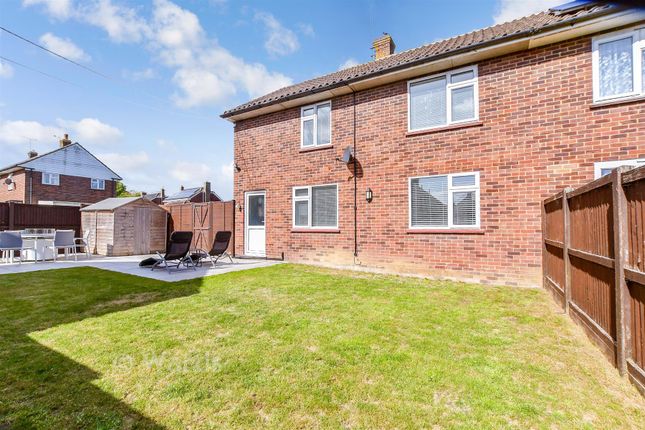 3-bed semi-detached on 33, Greenside, Ashford, £325,000