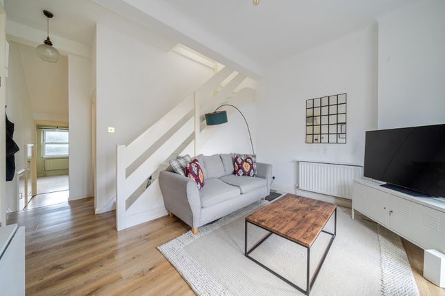 Flat B, 30, Lilford Road, London photo 3