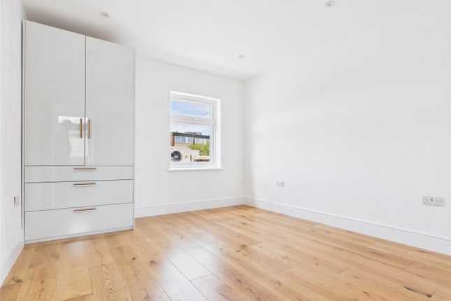45, Windmill Road, Brentford photo 2