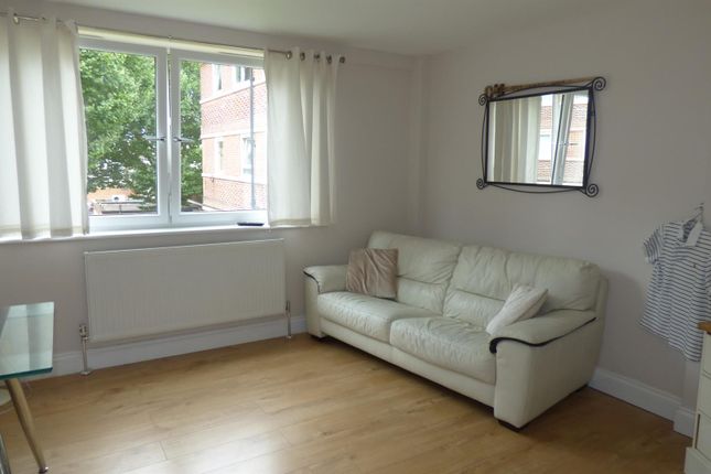 35, Kirby Estate, Bermondsey photo 3
