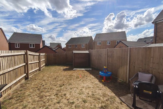 4, kestrel Close, Northampton photo 3