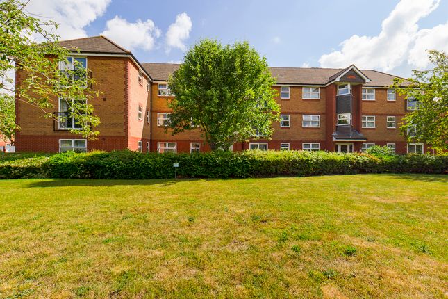 Flat to rent in Blackthorn Close, Cambridge