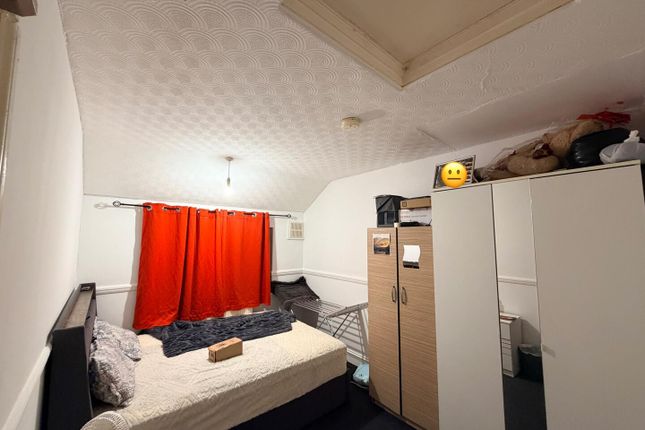 151, Stoneleigh Avenue, Enfield photo 2