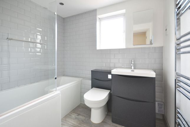 Flat 3, Marine House, Golden Mile View, Newport photo 4