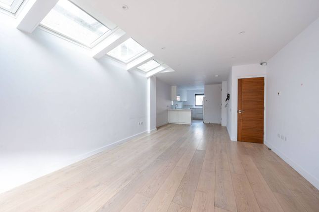 Terraced house to rent in Newton Road, Wimbledon, London