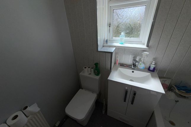 17, Huntingtower Road, Glasgow photo 3