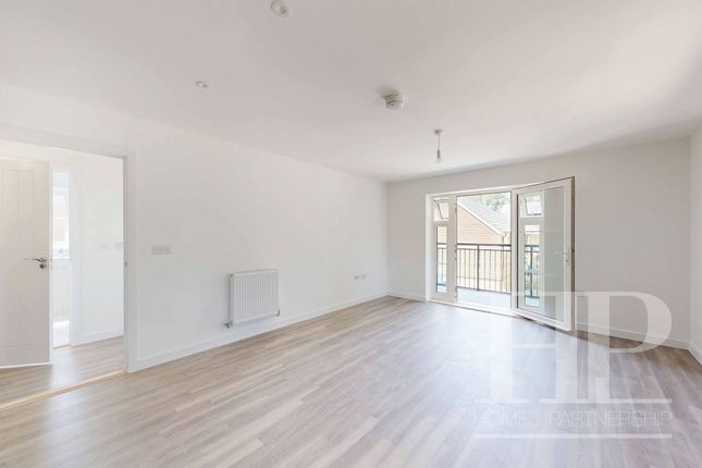 7 Meadowsweet House, Crawley photo 4