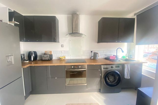 Room to rent in Selhurst Road, London