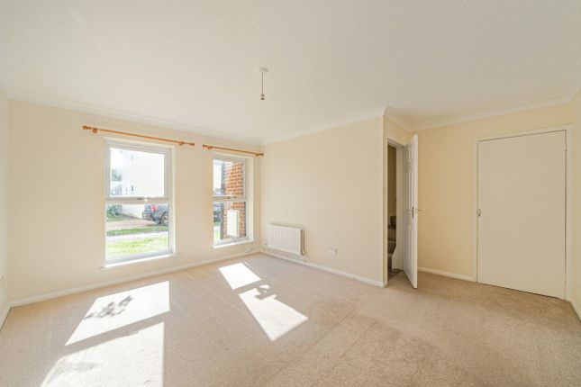 65, Meadowlands, Lymington photo 2