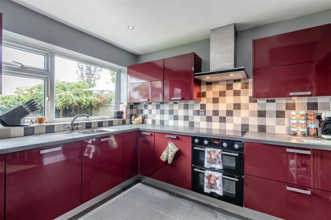 17, Heathside Avenue, Maidstone photo 4