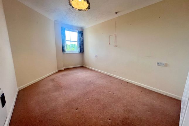 31 Brampton Court,, Stockbridge Road, West Sussex photo 4