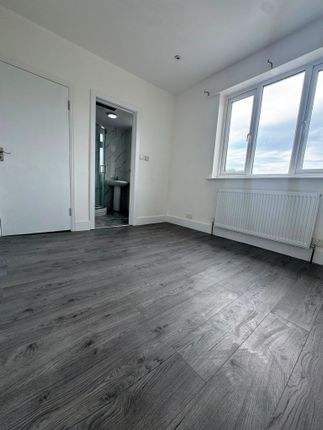 112, Cranleigh Road, Feltham photo 4