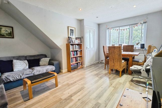 7, Westward Close, Bridgend photo 2