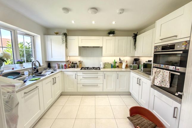 6, Meadow Crescent, Coxheath photo 2